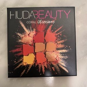 Huda Beauty Coral Obsessions eyeshadow palette